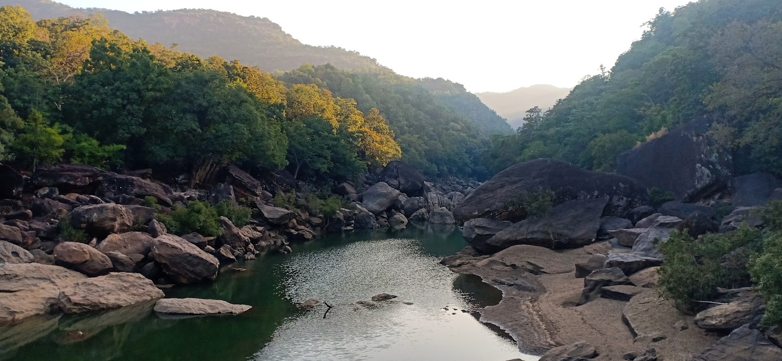 Pachmari Satpura Bhimbetka Tour